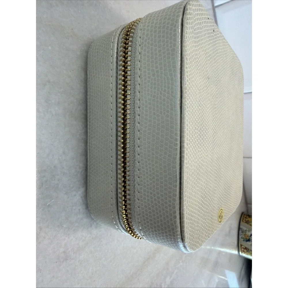 Hives And Honey Travel Jewelry Case GWB01